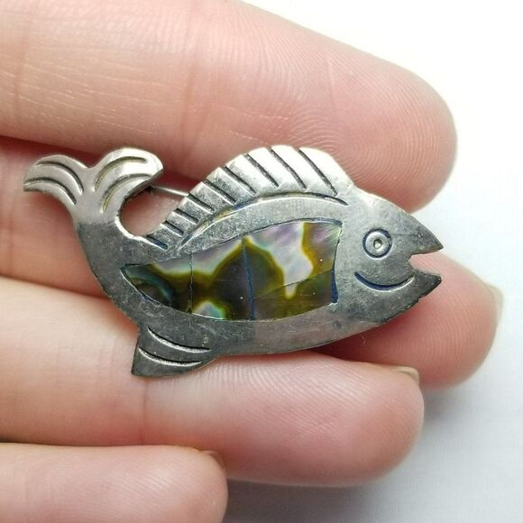 Vintage Fish Shape Brooch with Inlaid Mother of Pearl, Silver Tone Signed Mexico - Picture 1 of 5